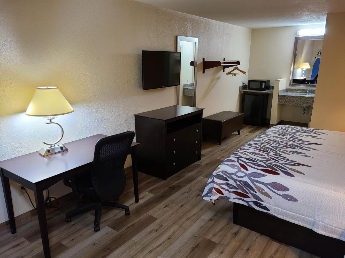 Red Roof Inn Staunton Ngoại thất bức ảnh
